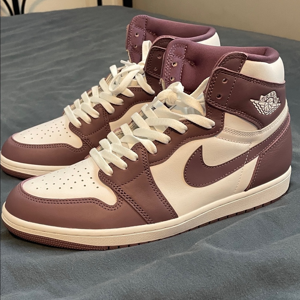 Jordan 1 Mauve Sneakers